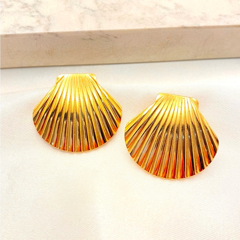 Gold Shell Earrings